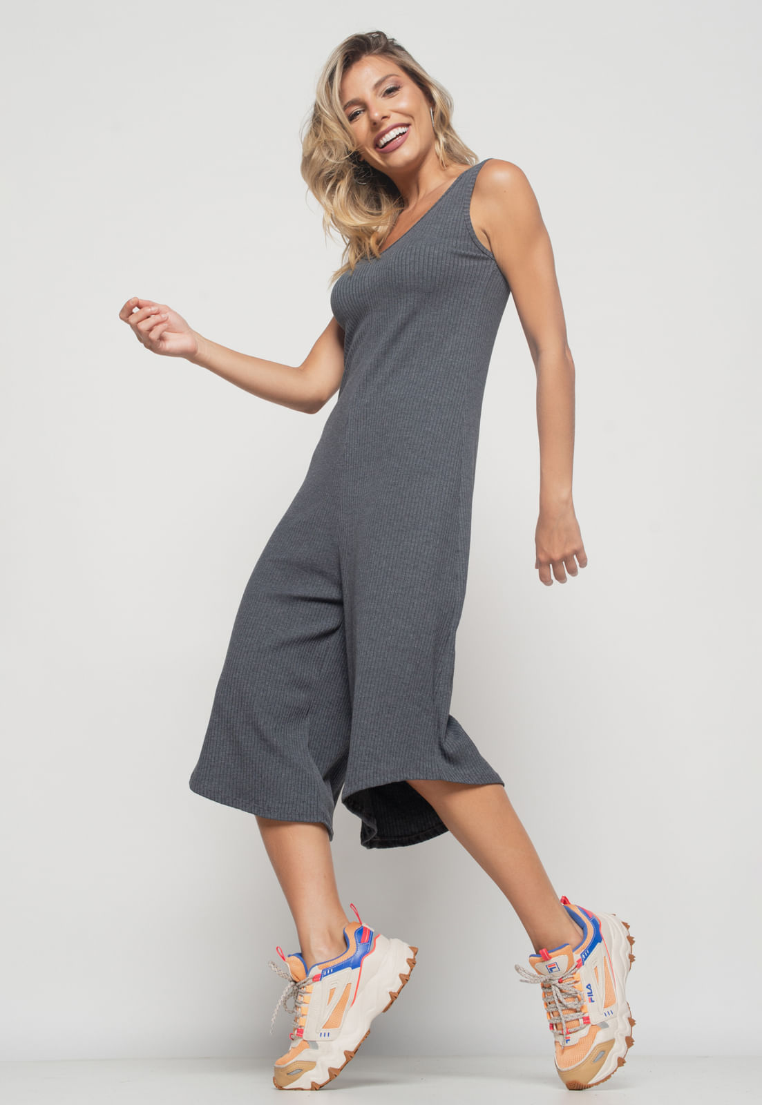 Macacão Regata Pantacourt Canelado Grafite Menor preço em Macacão Regata Pantacourt Canelado Grafite