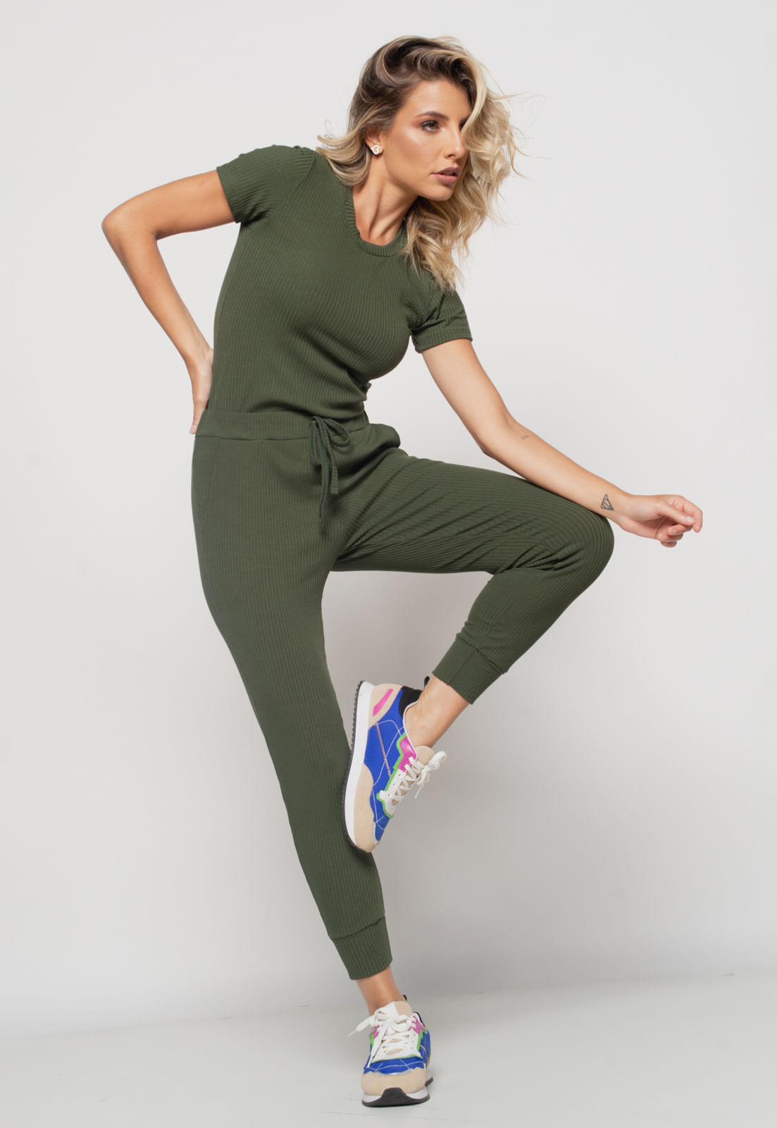 Conjunto Comfy Com Blusa Básica Manga Curta e Jogger Canelada Verde Verde Menor preço em Conjunto Comfy Com Blusa Básica Manga Curta e Jogger Canelada Verde Verde