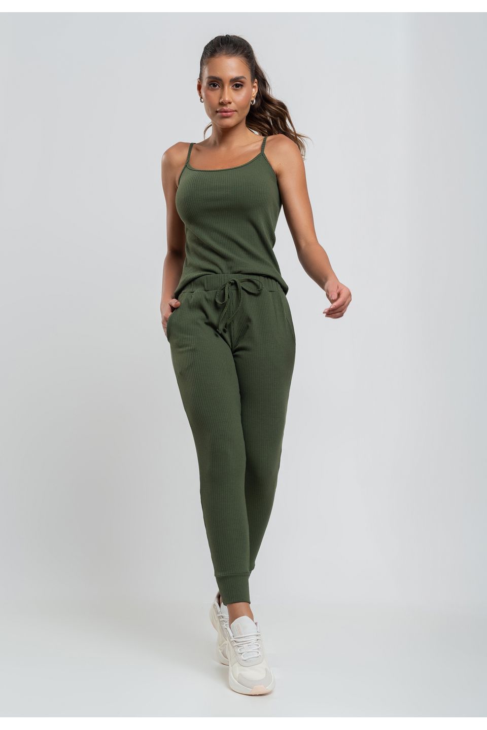 Conjunto Salvatore Comfy Com Regata Alcinha e Jogger Canelada Verde -  salvatore